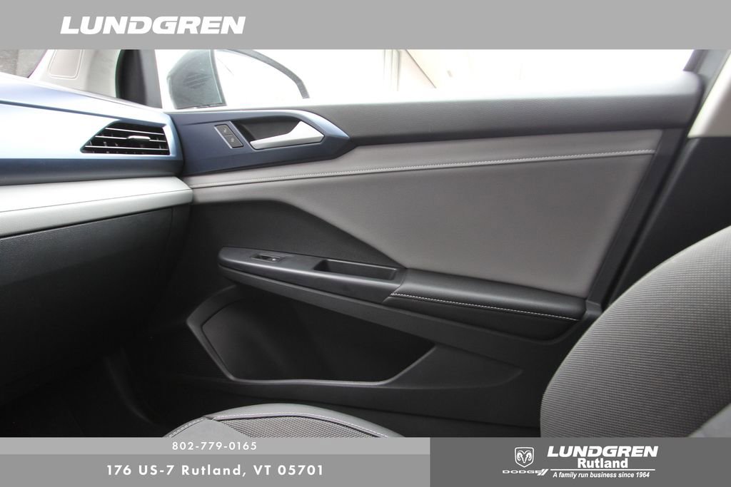 Used 2024 Volkswagen Taos SE image 30