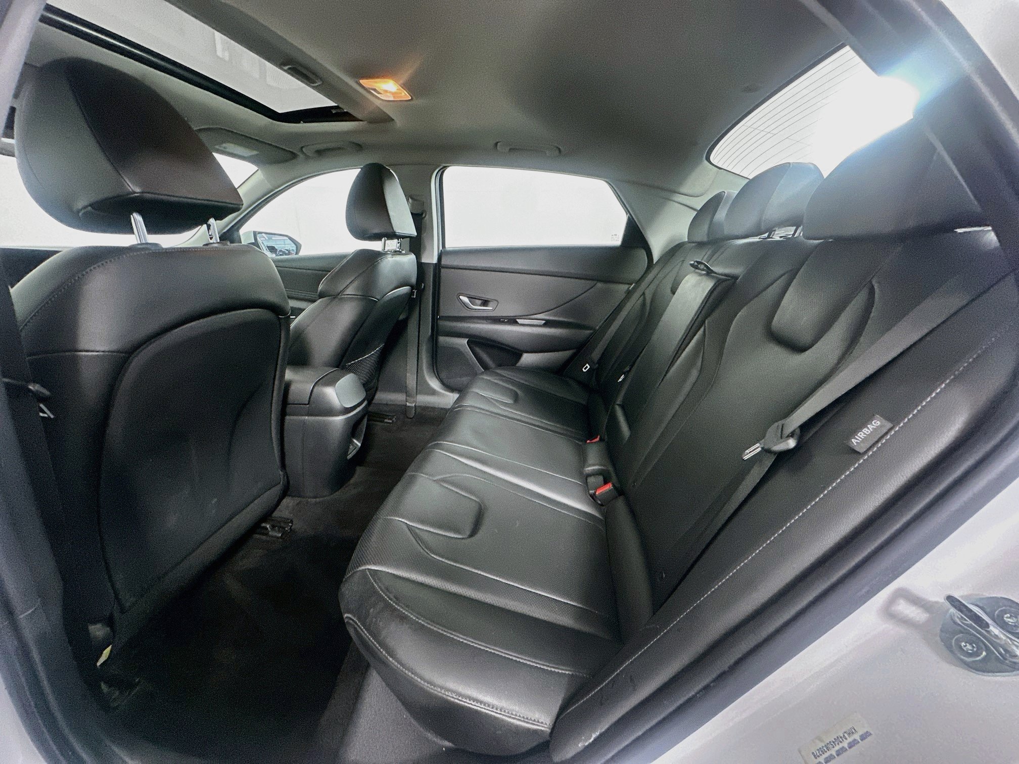 Used 2025 Hyundai Elantra Limited FWD image 28