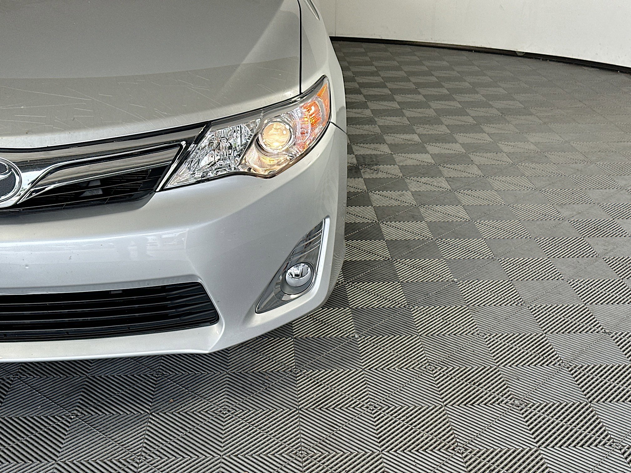 Used 2014 Toyota Camry XLE w/ Leather Package FWD image 9