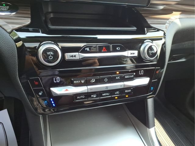 Used 2021 Ford Explorer Limited w/ Equipment Group 301A AWD/4WD image 20