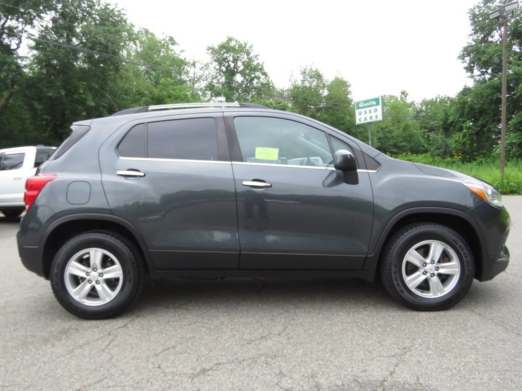 Used 2017 Chevrolet Trax LT w/ LT Convenience Package AWD/4WD image 4