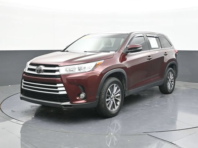 Used 2019 Toyota Highlander XLE FWD image 3