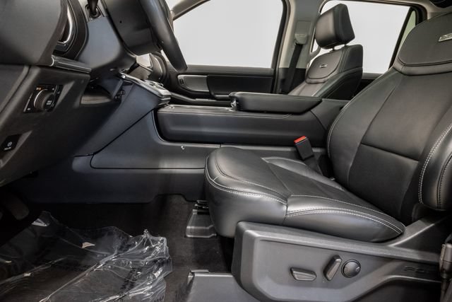 Used 2025 Ford Expedition Platinum AWD/4WD image 13