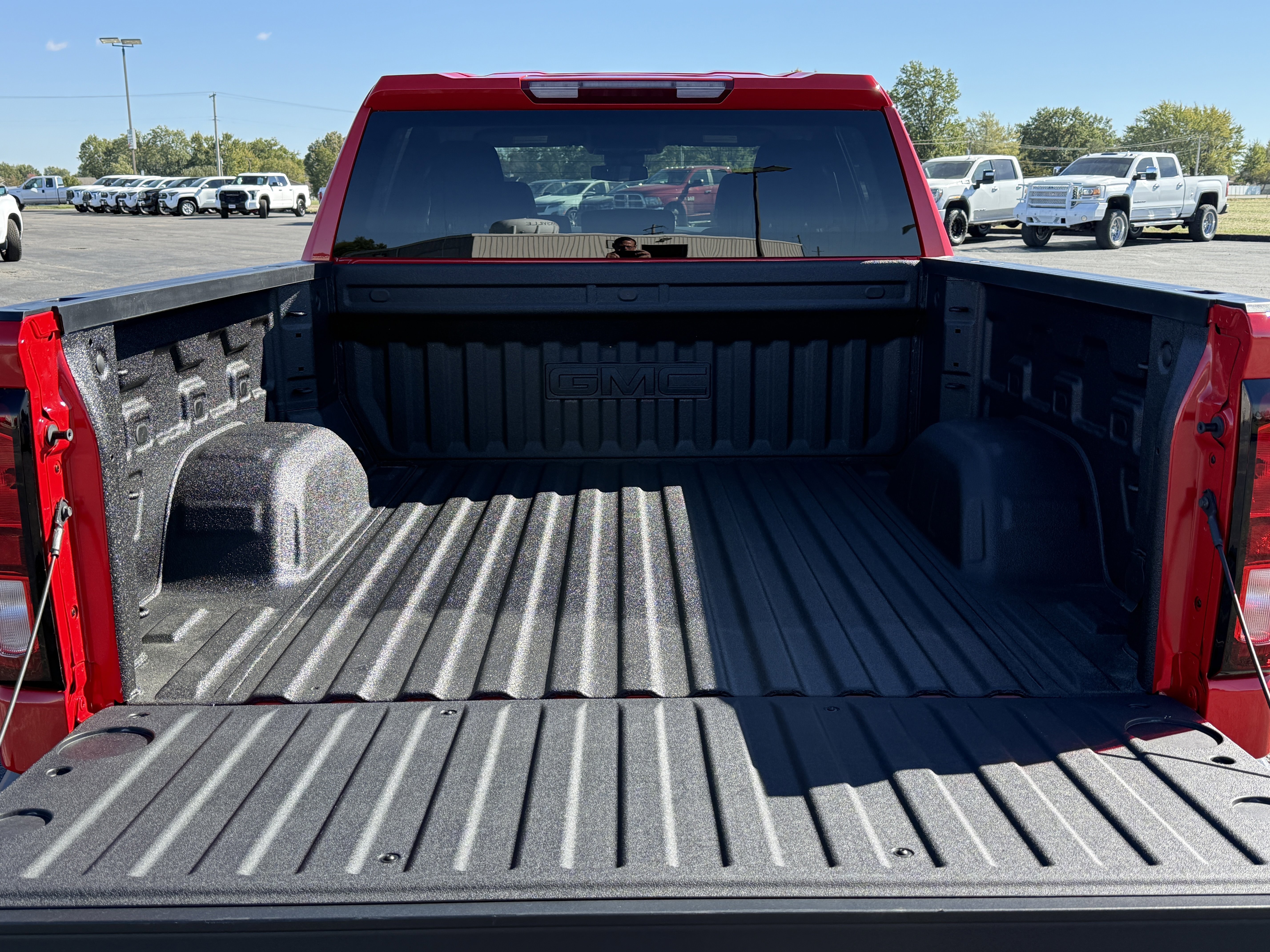 New 2026 GMC Sierra 1500 SLE image 13