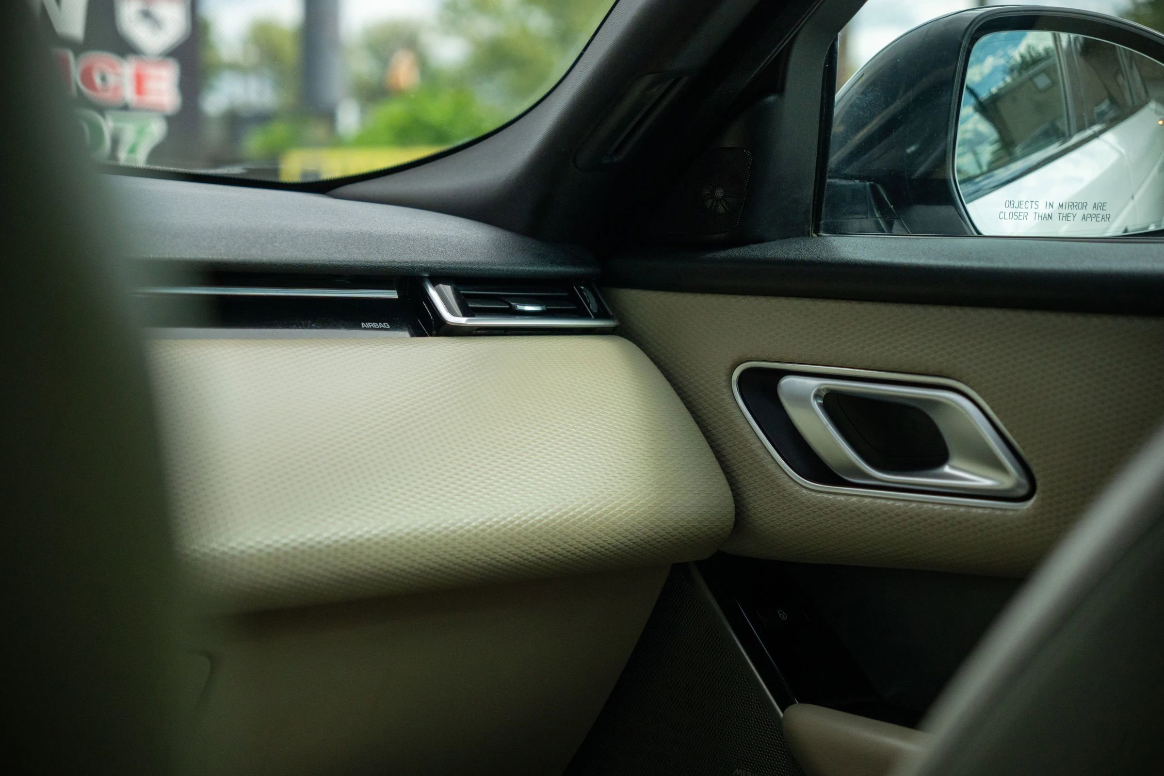Used 2019 Land Rover Range Rover Velar R-Dynamic SE image 18