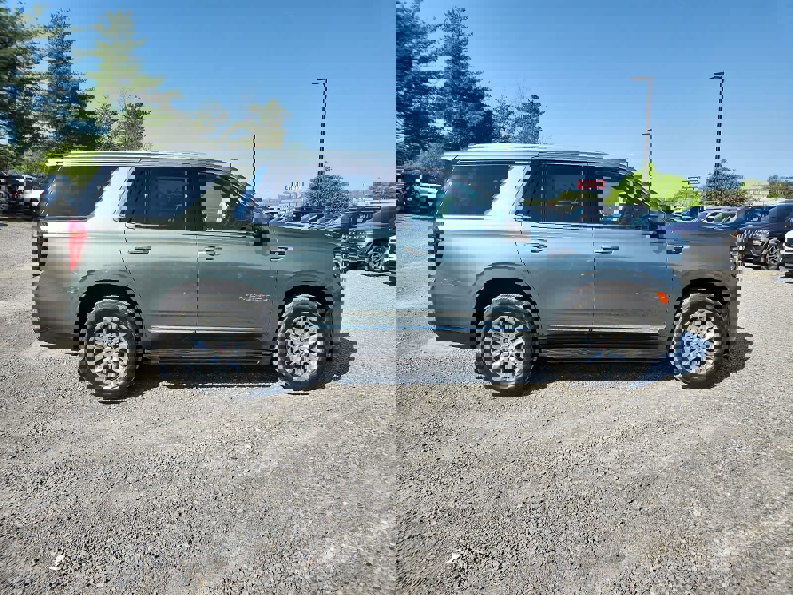 Used 2023 GMC Yukon SLT w/ SLT Premium Package image 6