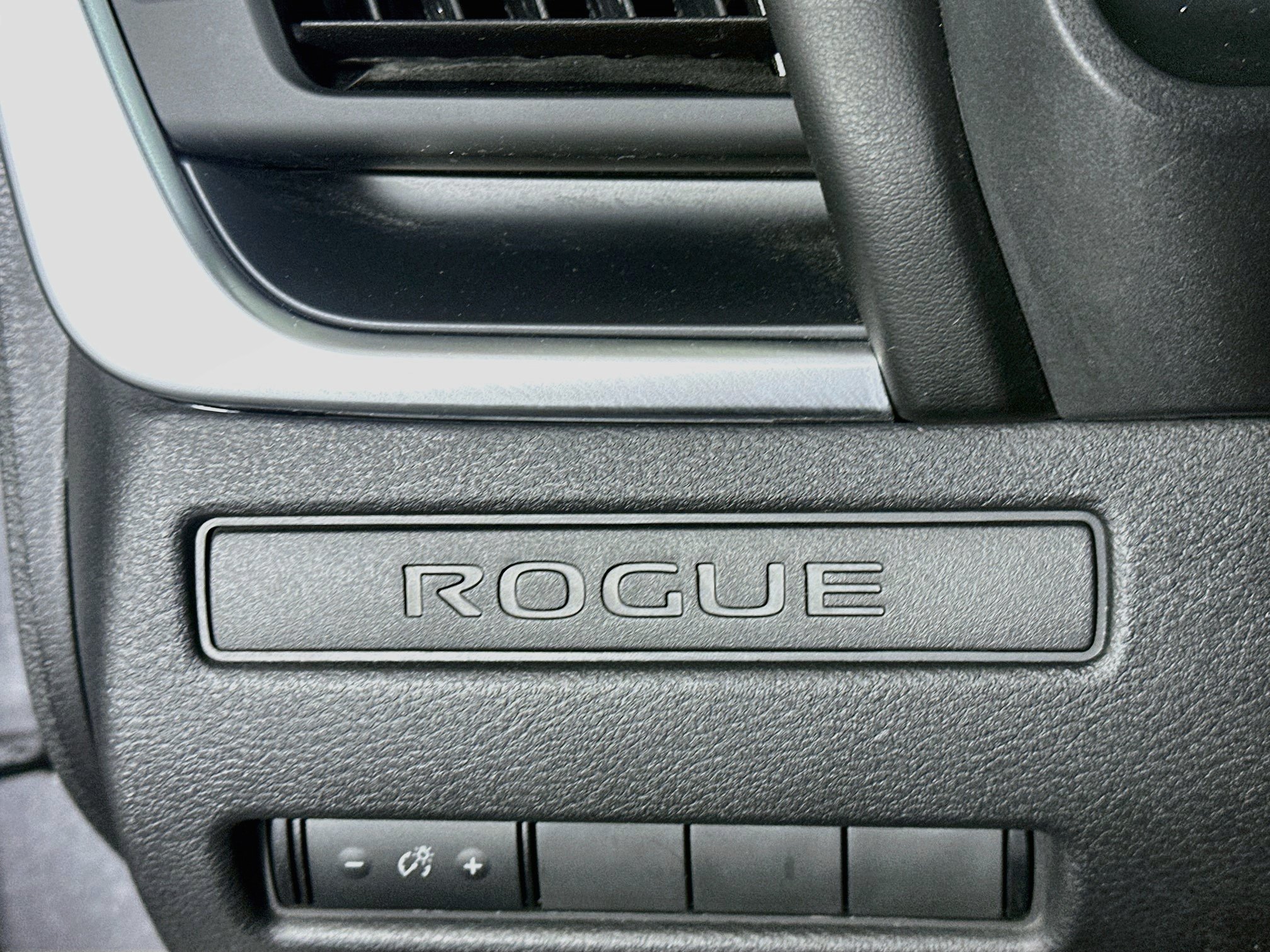 Used 2021 Nissan Rogue S FWD image 17