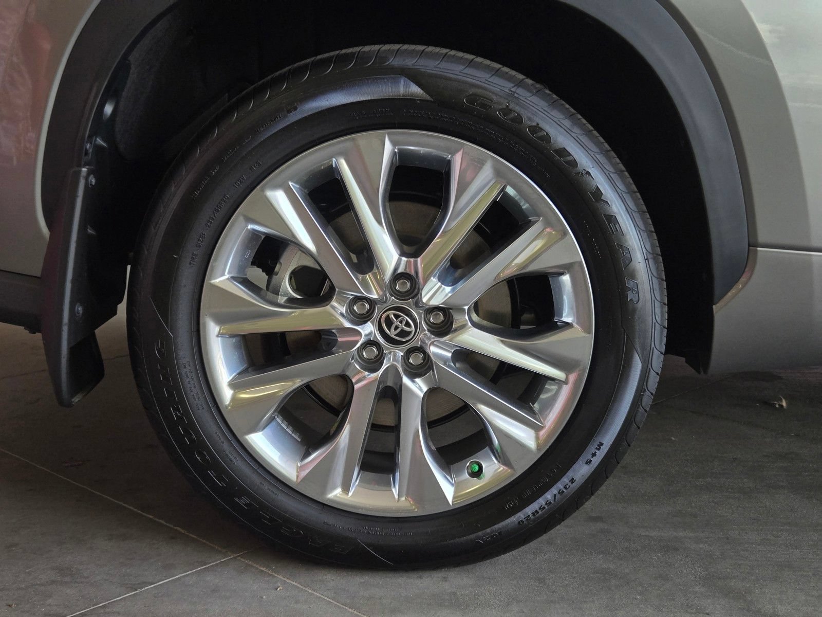 Certified 2026 Toyota Highlander Limited AWD/4WD image 5