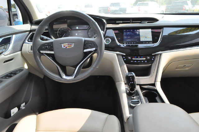 Used 2025 Cadillac XT6 Premium Luxury w/ LPO, Floor Liner Package AWD/4WD image 18