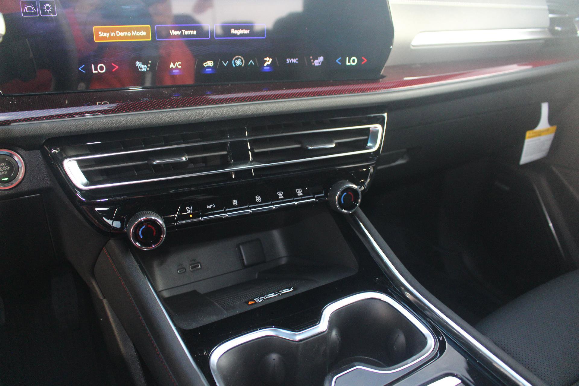 New 2026 Chevrolet Traverse Z71 w/ Enhanced Driving Package image 6