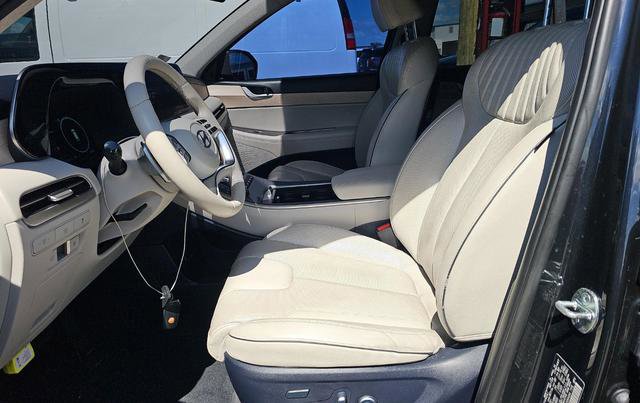 Used 2023 Hyundai Palisade Limited w/ Cargo Package AWD/4WD image 5