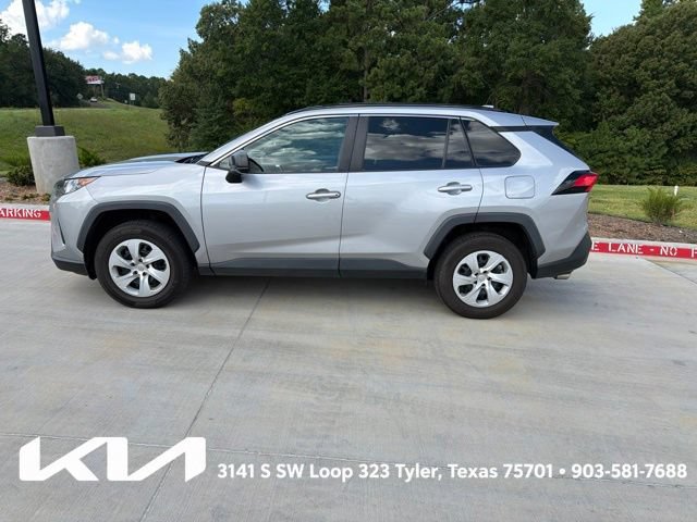 Used 2019 Toyota RAV4 LE FWD image 5
