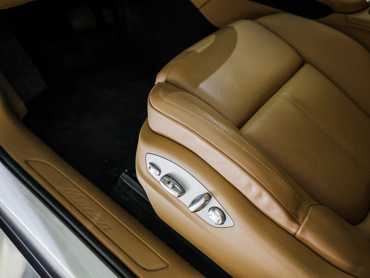 Certified 2023 Porsche Macan image 14