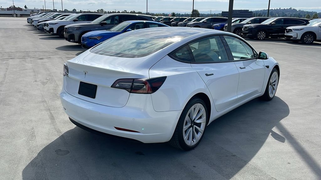 Used 2022 Tesla Model 3 Standard Range image 5