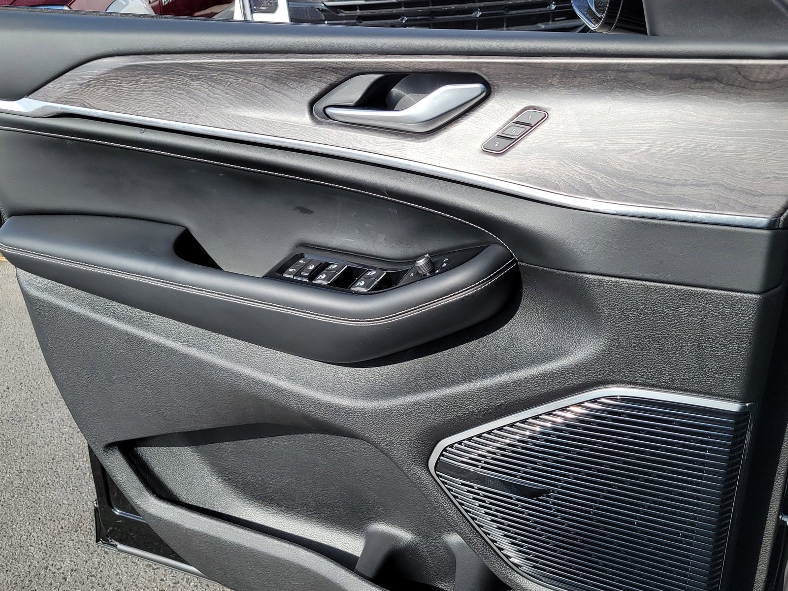 Used 2022 Jeep Grand Cherokee Overland image 7