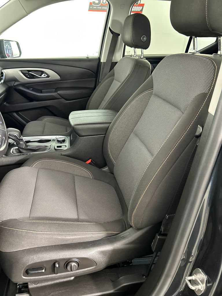 Used 2021 Chevrolet Traverse LT FWD image 12