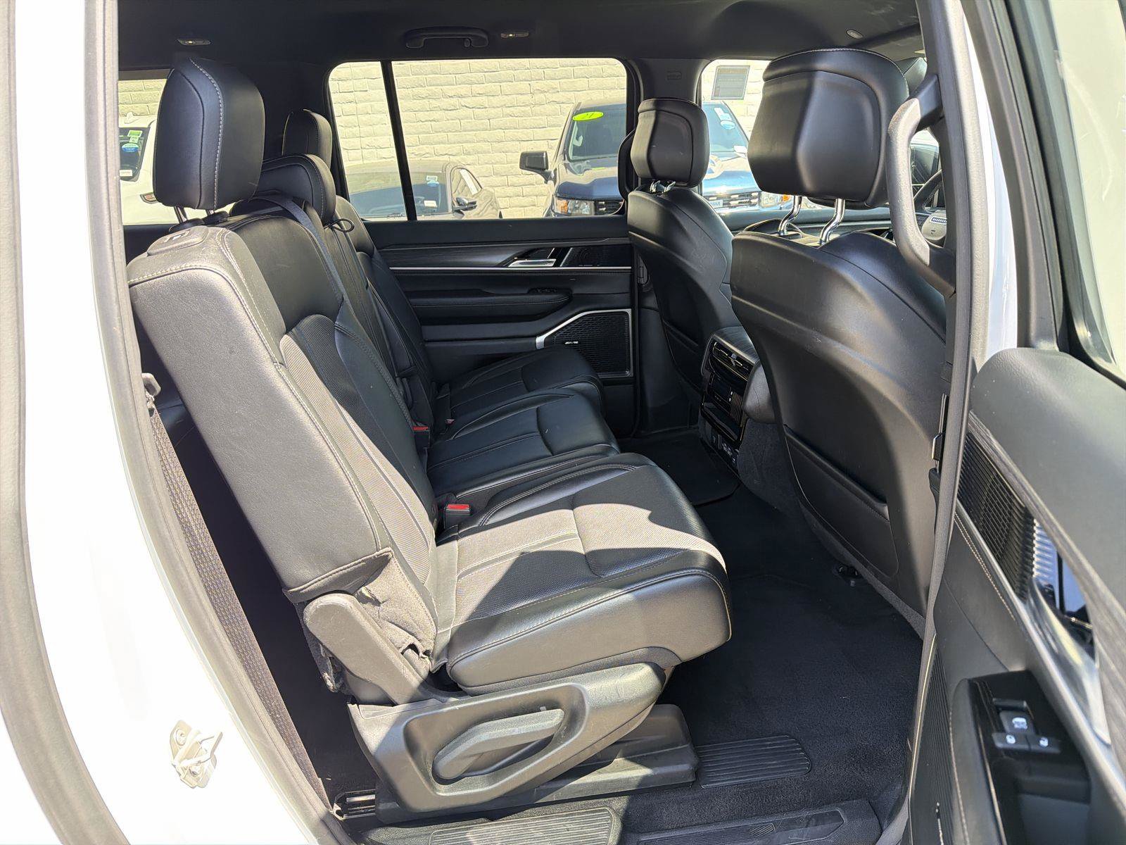 Used 2023 Jeep Wagoneer L Series II AWD/4WD image 26