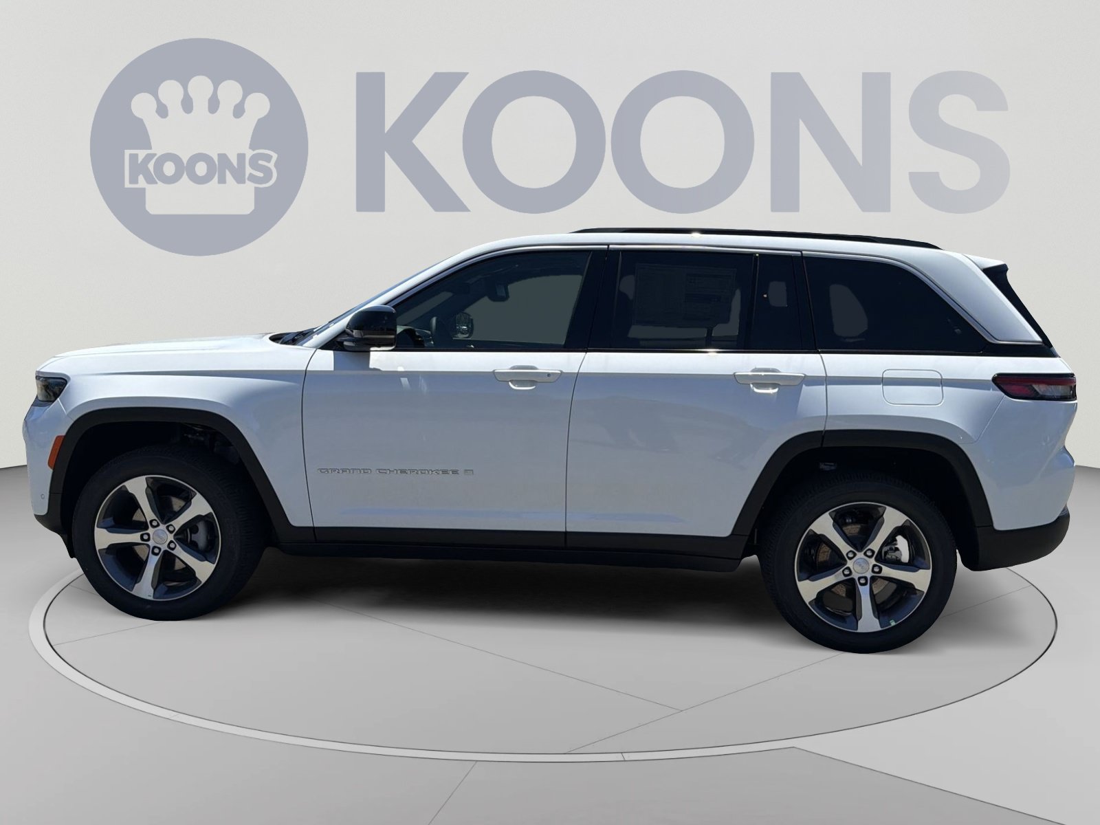 New 2026 Jeep Grand Cherokee Limited w/ Luxury Tech Group II AWD/4WD image 2