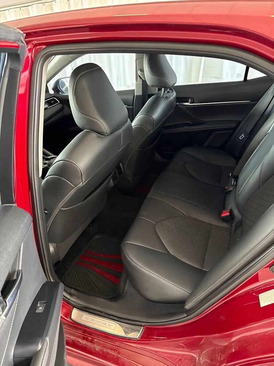 Used 2018 Toyota Camry XSE image 8