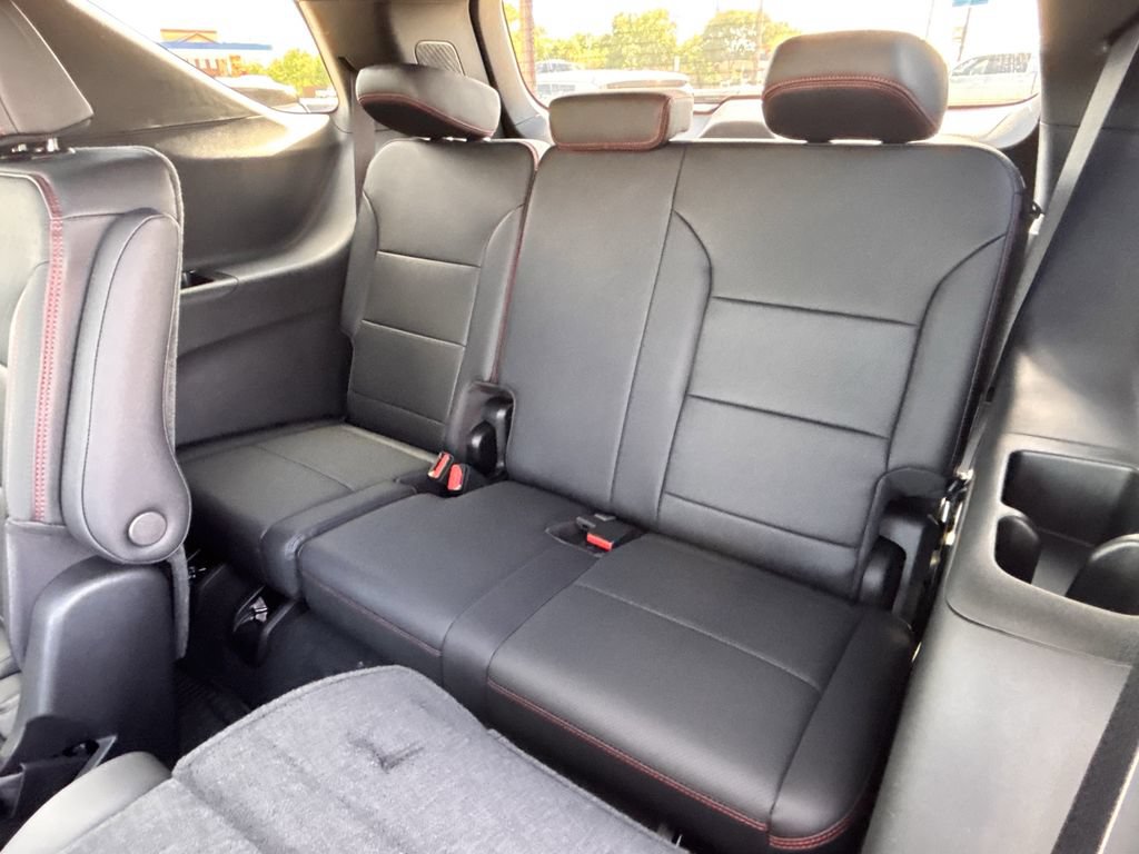 New 2026 Chevrolet Traverse RS w/ LPO, Floor Liner Package FWD image 28