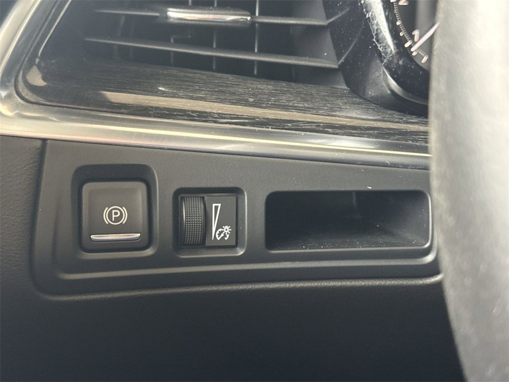 Used 2022 Cadillac XT5 Premium Luxury image 17