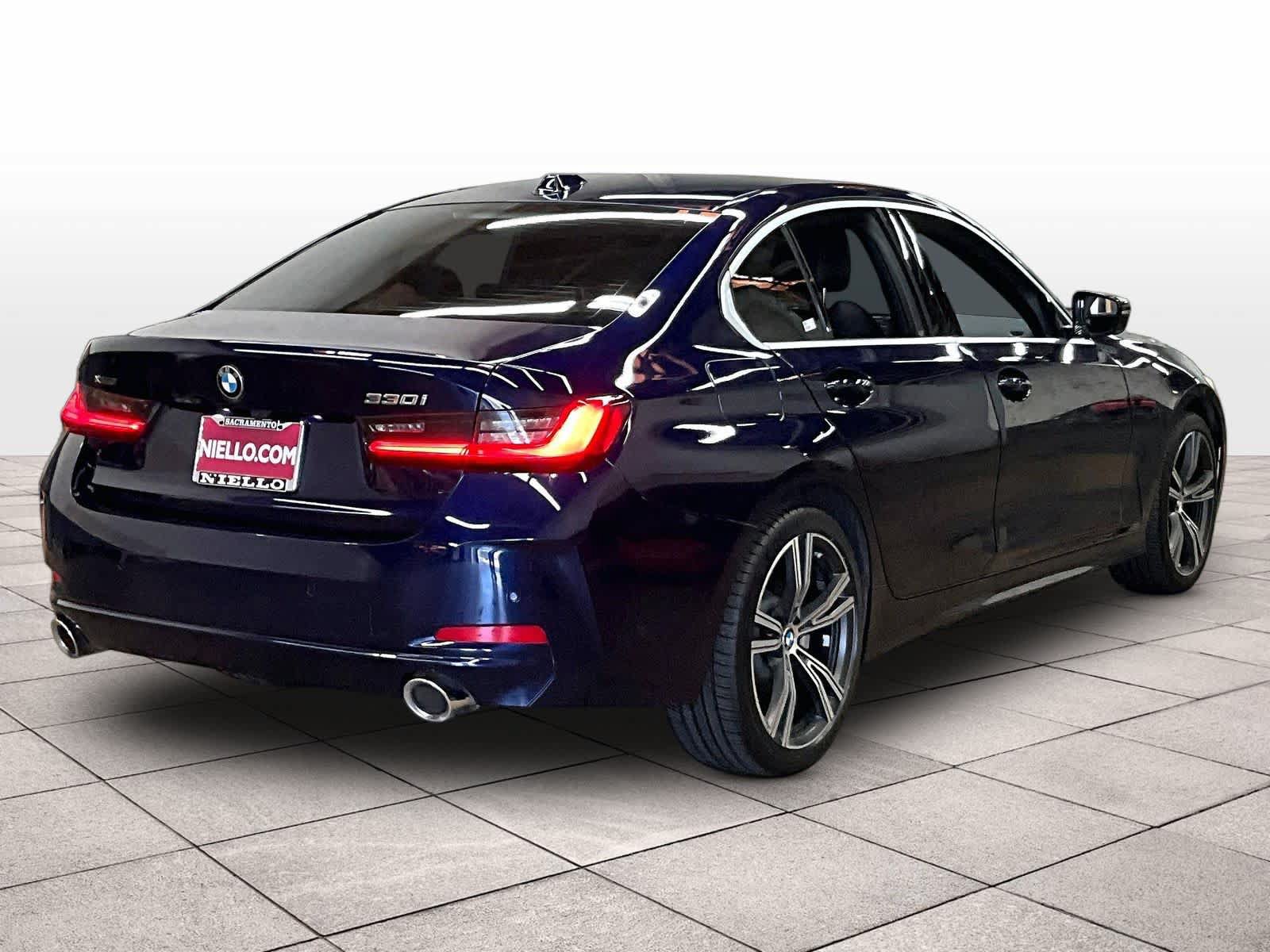 Used 2024 BMW 330i xDrive Sedan w/ Premium Package AWD/4WD image 17