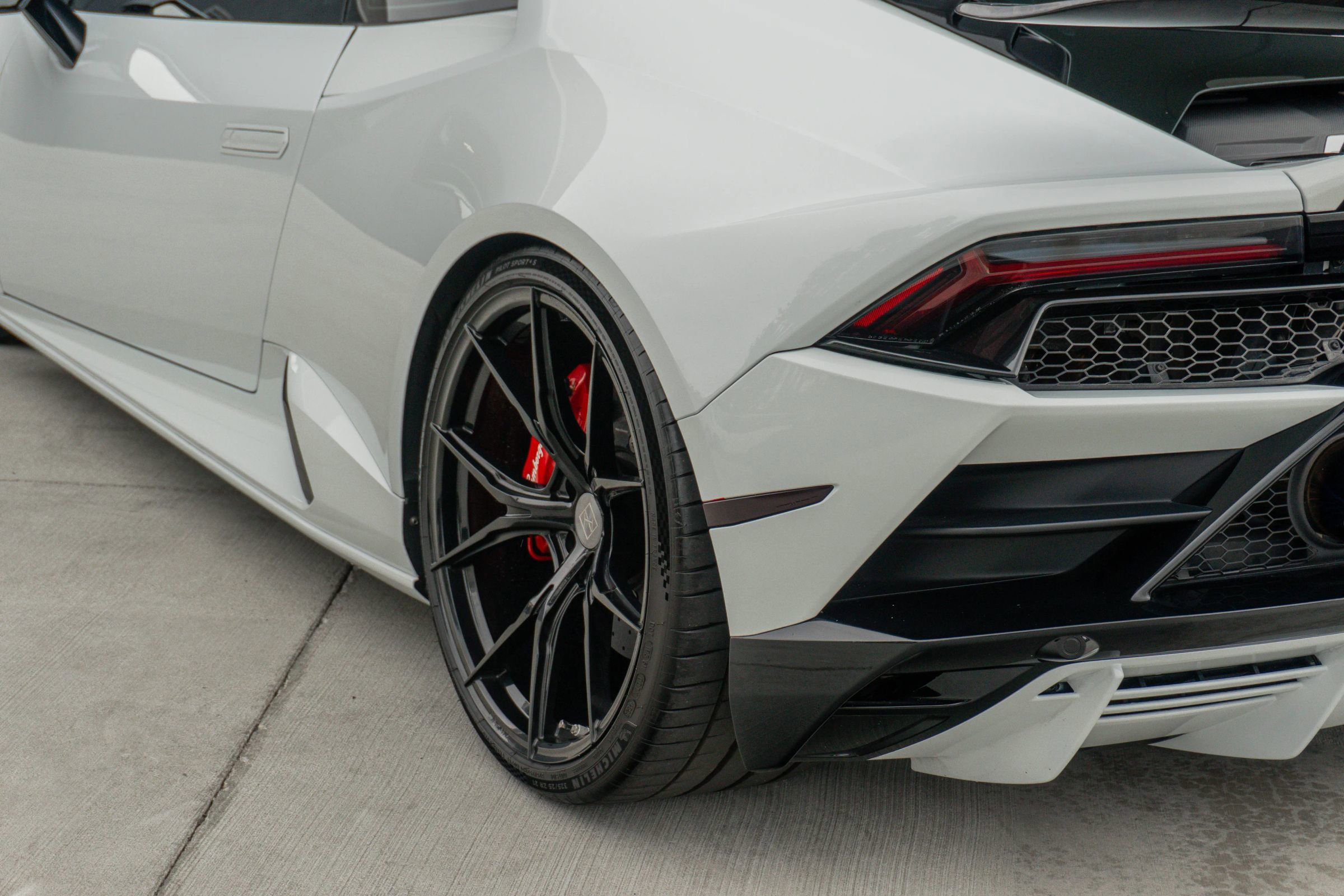 Used 2020 Lamborghini Huracan EVO image 43