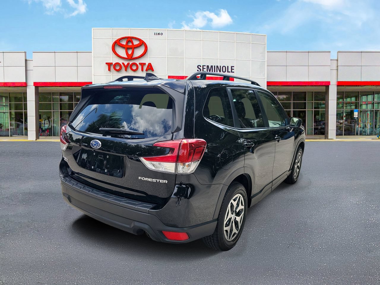 Used 2023 Subaru Forester Premium w/ Popular Package #2 AWD/4WD image 4