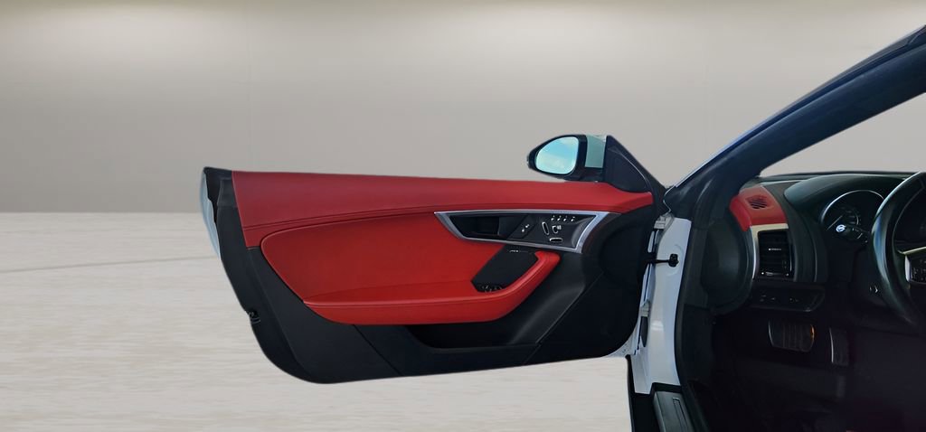 Used 2018 Jaguar F-TYPE R image 11
