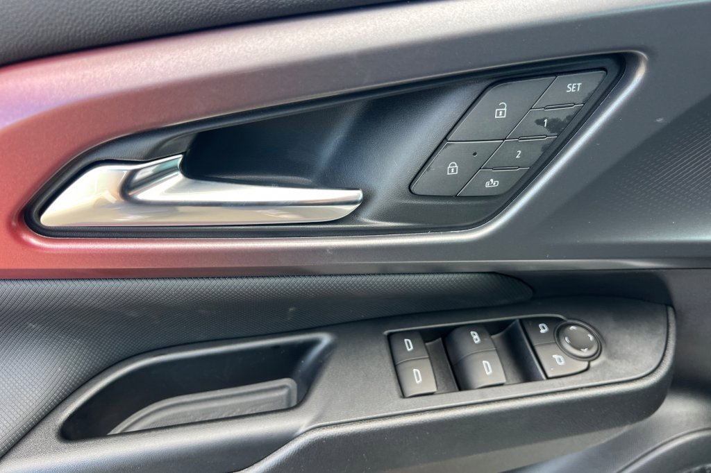 New 2025 Chevrolet Equinox EV RS image 8