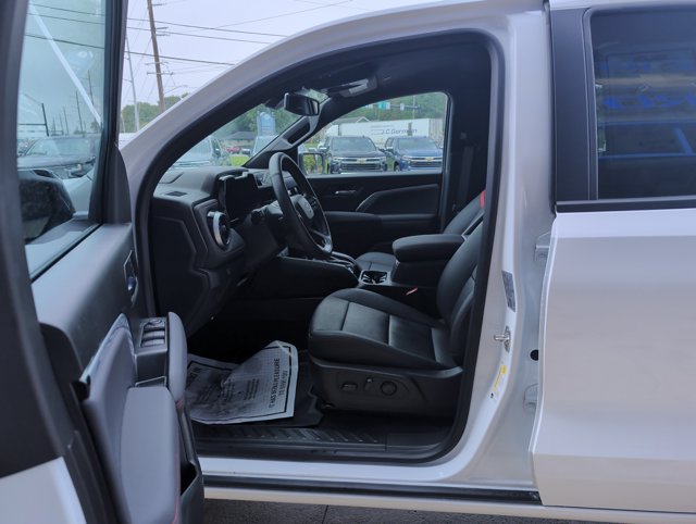 Used 2026 Chevrolet Colorado Z71 w/ Technology Package AWD/4WD image 12