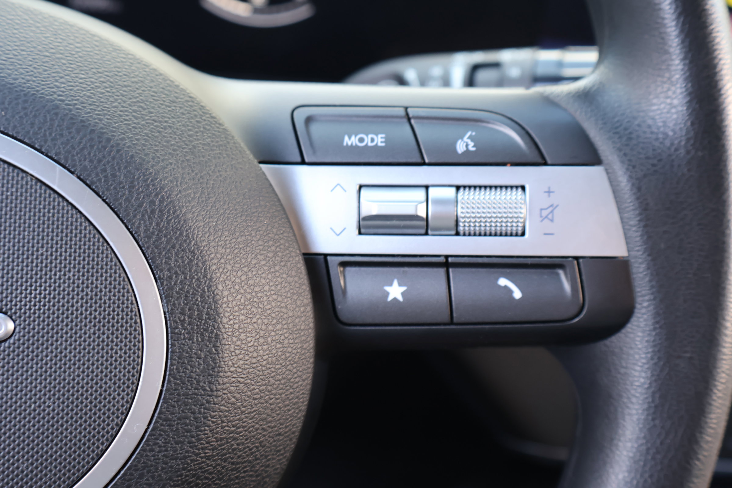 Used 2024 Hyundai Kona SE image 24