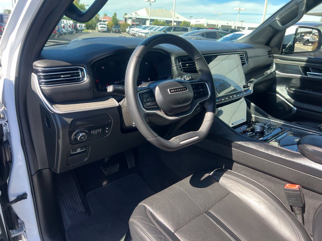 Used 2022 Jeep Wagoneer Series III AWD/4WD image 24