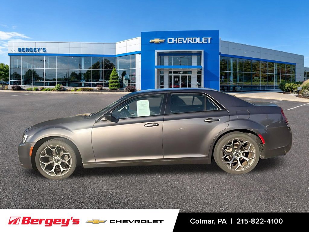 Used 2018 Chrysler 300 Touring w/ Sport Appearance Package RWD image 10