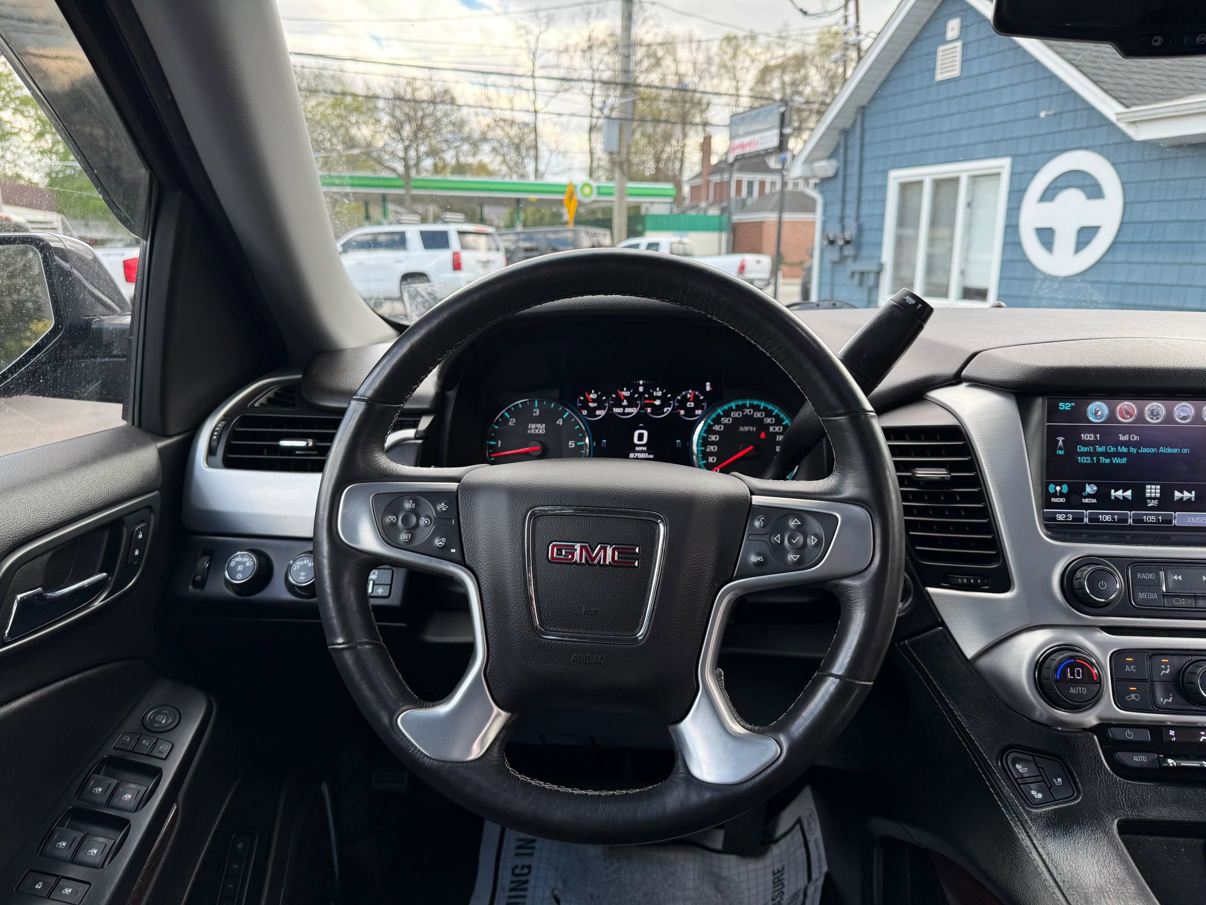 Used 2017 GMC Yukon XL SLT w/ Open Road Package image 24