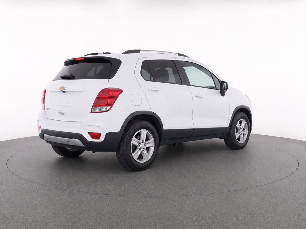 Used 2021 Chevrolet Trax LT w/ LT Convenience Package FWD image 4