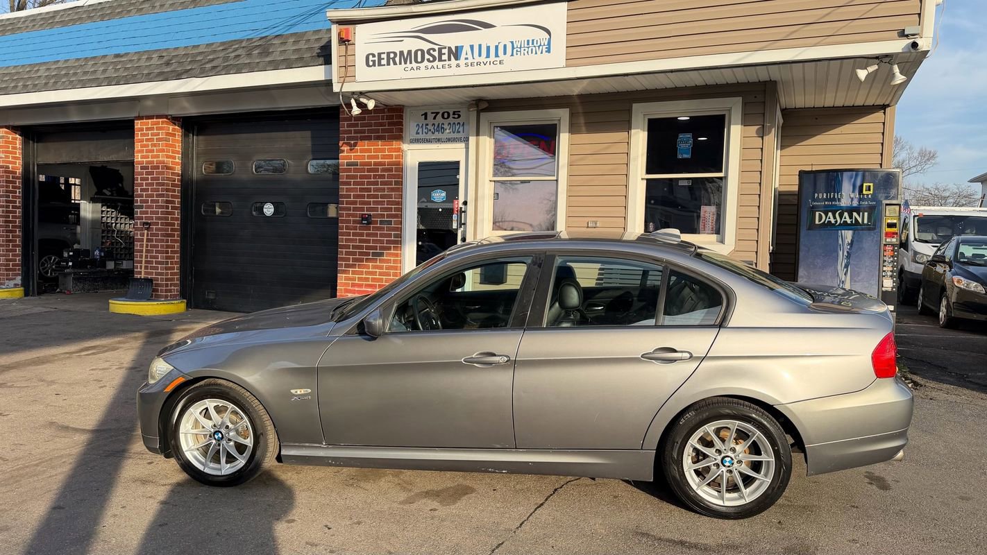 Used 2010 BMW 328i xDrive Sedan w/ Premium Pkg AWD/4WD image 3