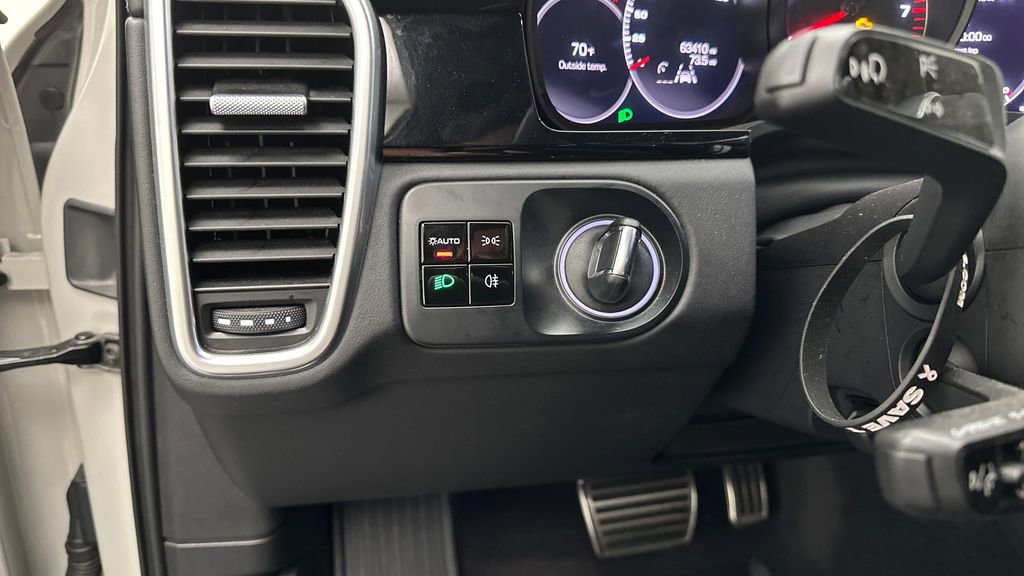 Used 2021 Porsche Cayenne GTS AWD/4WD image 33