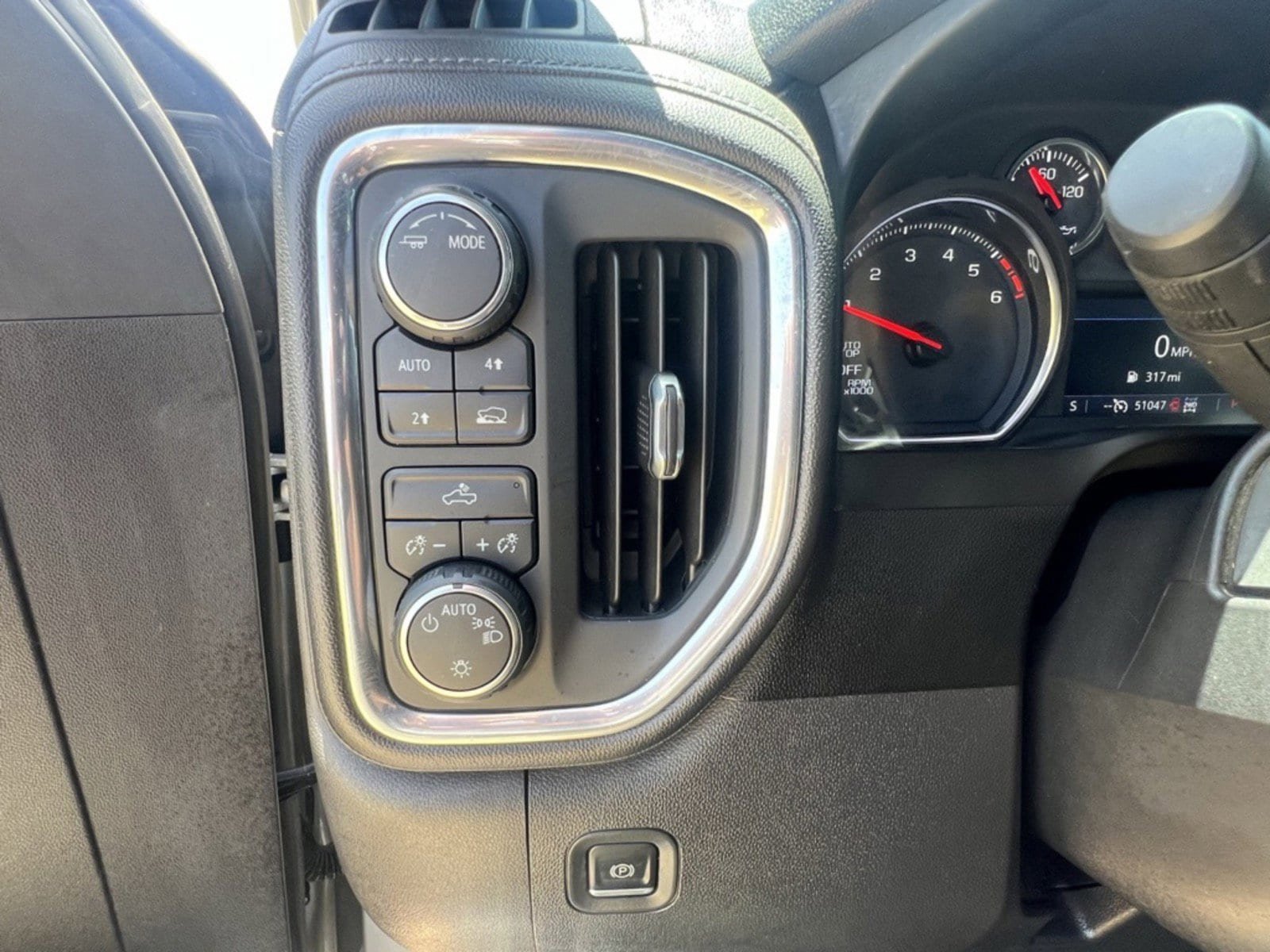 Used 2020 Chevrolet Silverado 1500 LT w/ All-Star Edition AWD/4WD image 16