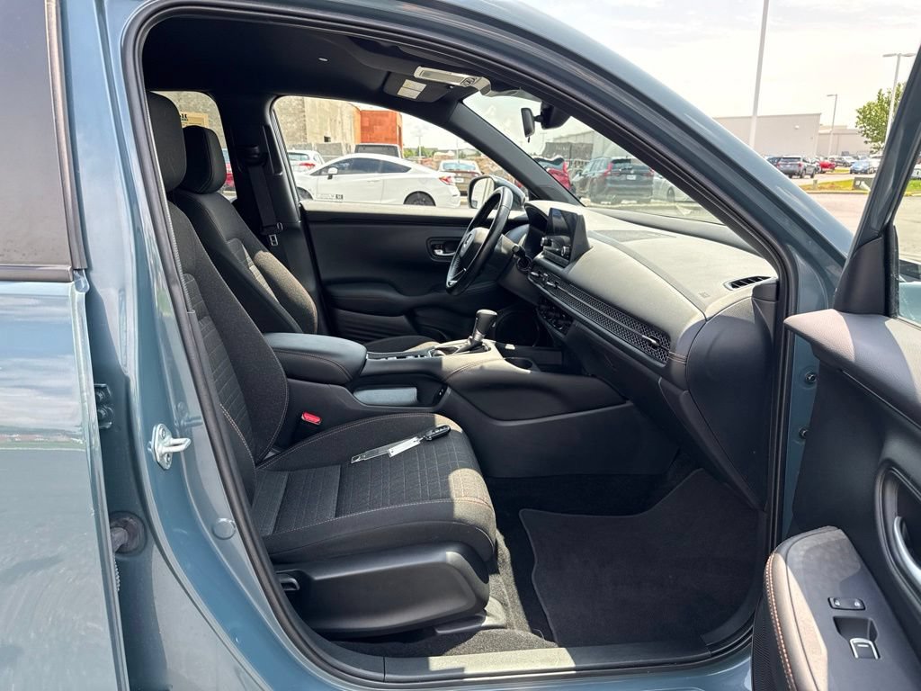 Certified 2025 Honda HR-V Sport image 38