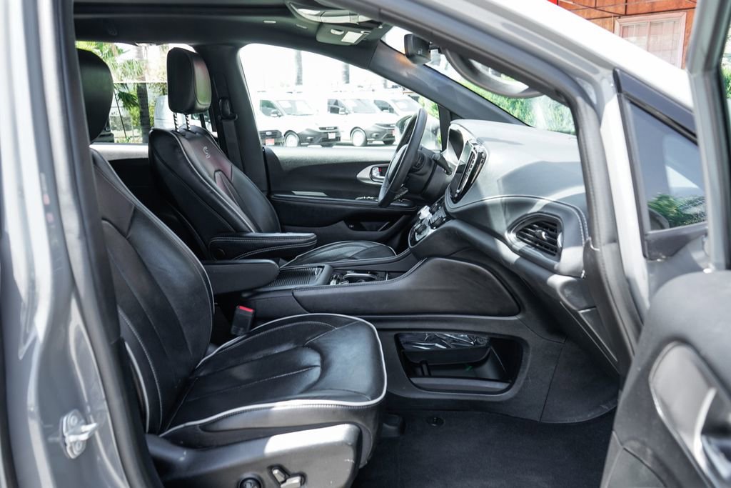 Used 2022 Chrysler Pacifica Limited w/ S Appearance Package FWD image 42