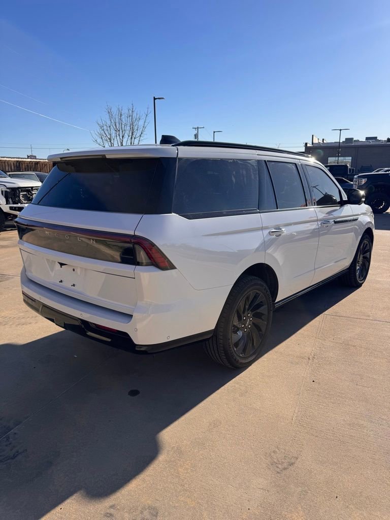 Used 2025 Lincoln Navigator Reserve w/ Jet Appearance Package image 8