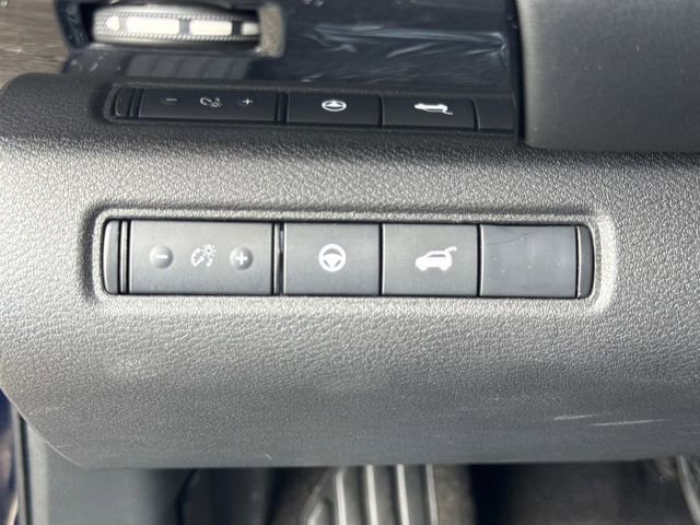 Used 2025 Nissan Pathfinder SV FWD image 26