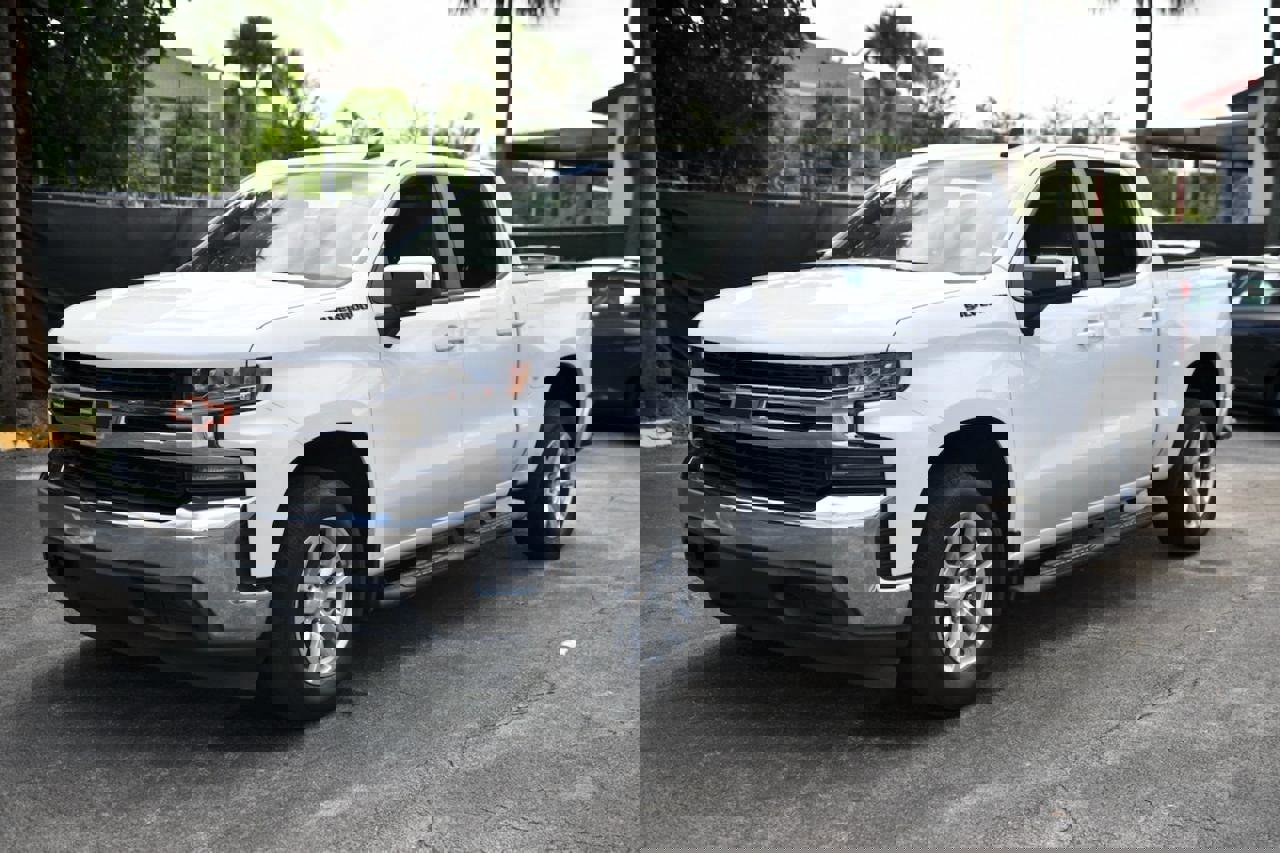 Used 2021 Chevrolet Silverado 1500 LT w/ LPO, Dark Essentials Package image 3