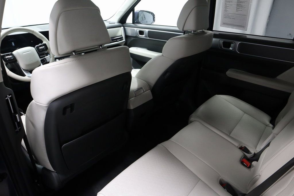 Certified 2025 Hyundai Santa Fe SEL image 18
