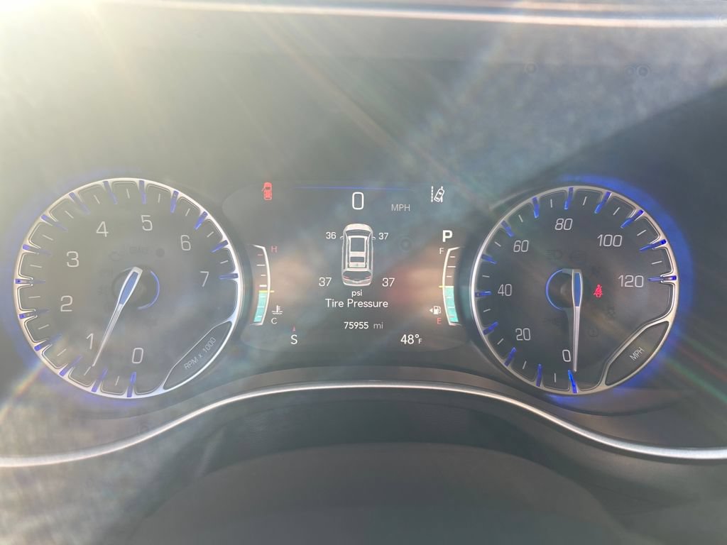 Used 2024 Chrysler Pacifica Touring-L FWD image 16