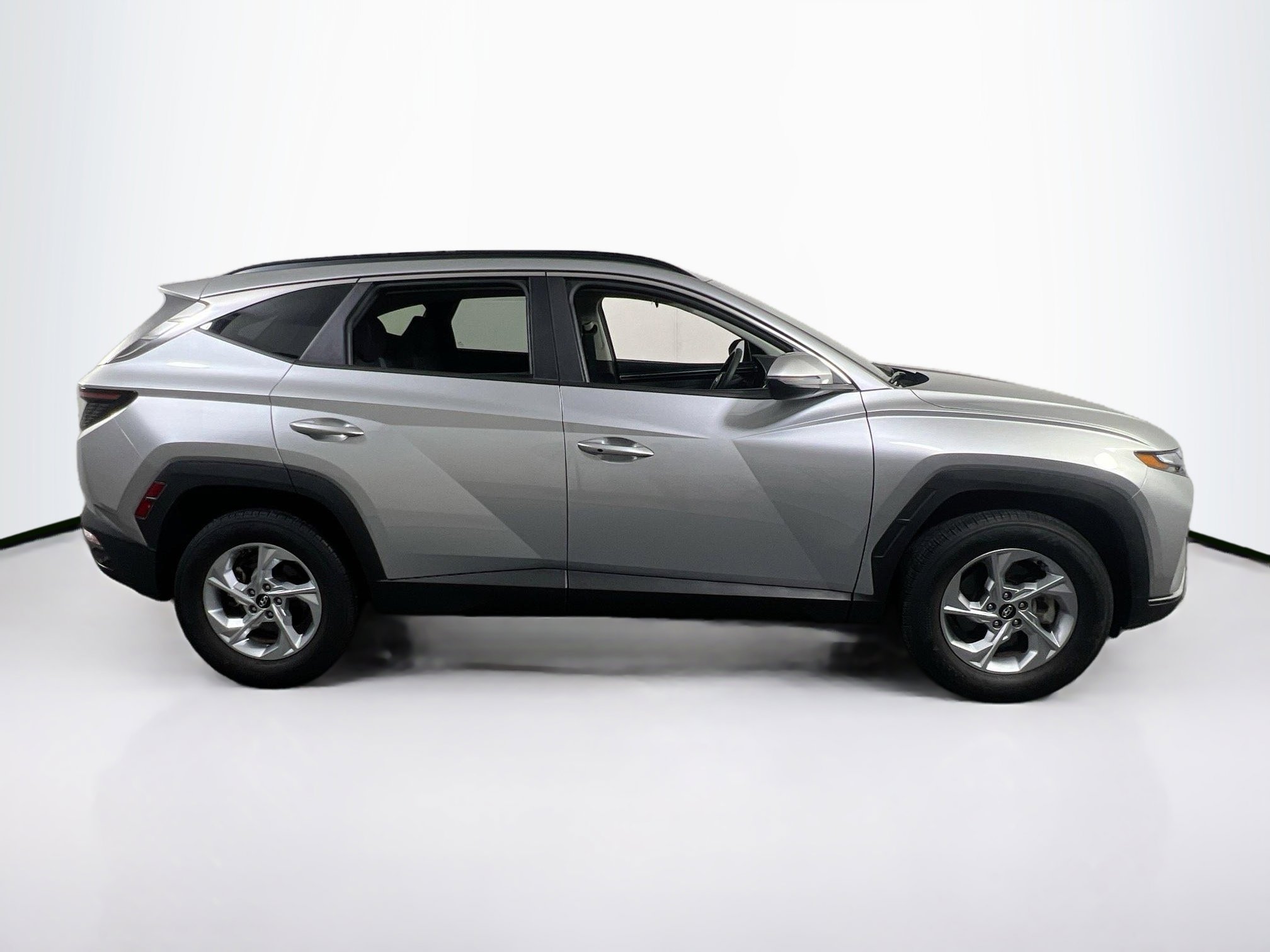 Used 2022 Hyundai Tucson SEL w/ Cargo Package AWD/4WD image 4