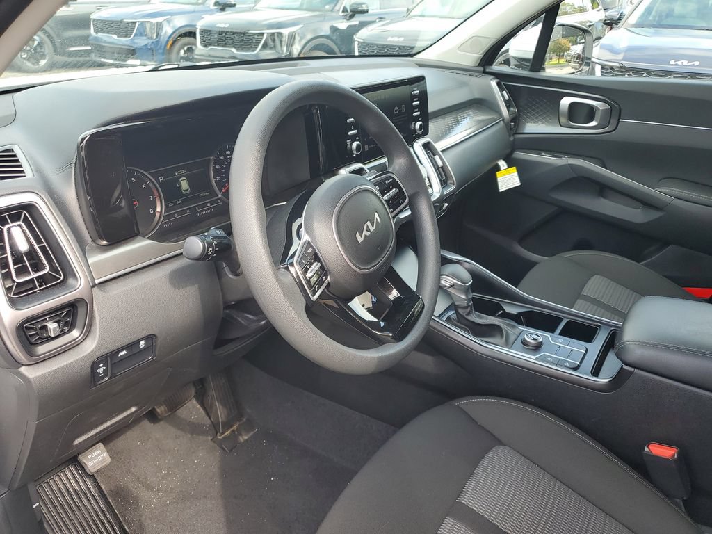 Certified 2023 Kia Sorento LX FWD image 11