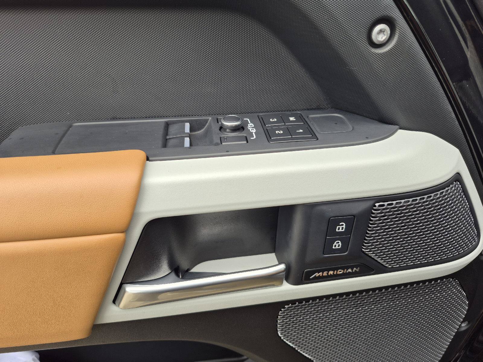 Used 2023 Land Rover Defender 90 S AWD/4WD image 6