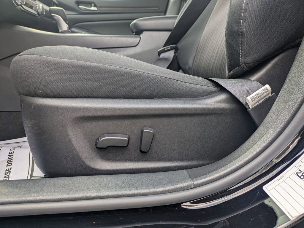 Used 2025 Nissan Altima 2.5 SV image 14